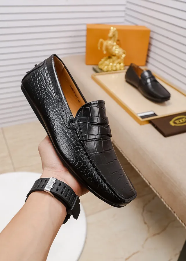 Tod's Mocassin en cuir noir et beige embossé crocodile 7