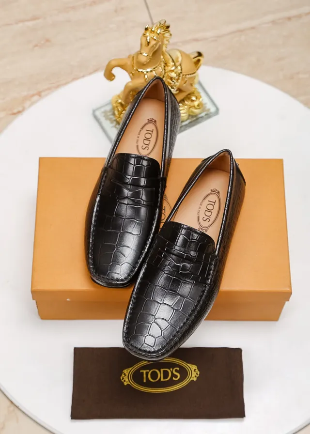 Tod's Mocassin en cuir noir et beige embossé crocodile 8