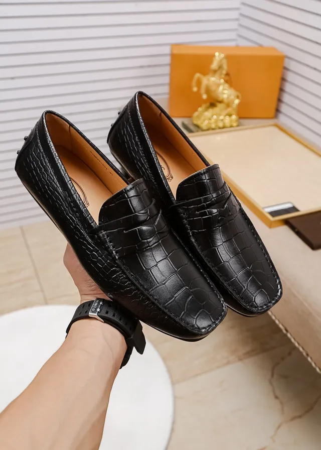 Tod's Mocassin en cuir noir et beige embossé crocodile 9