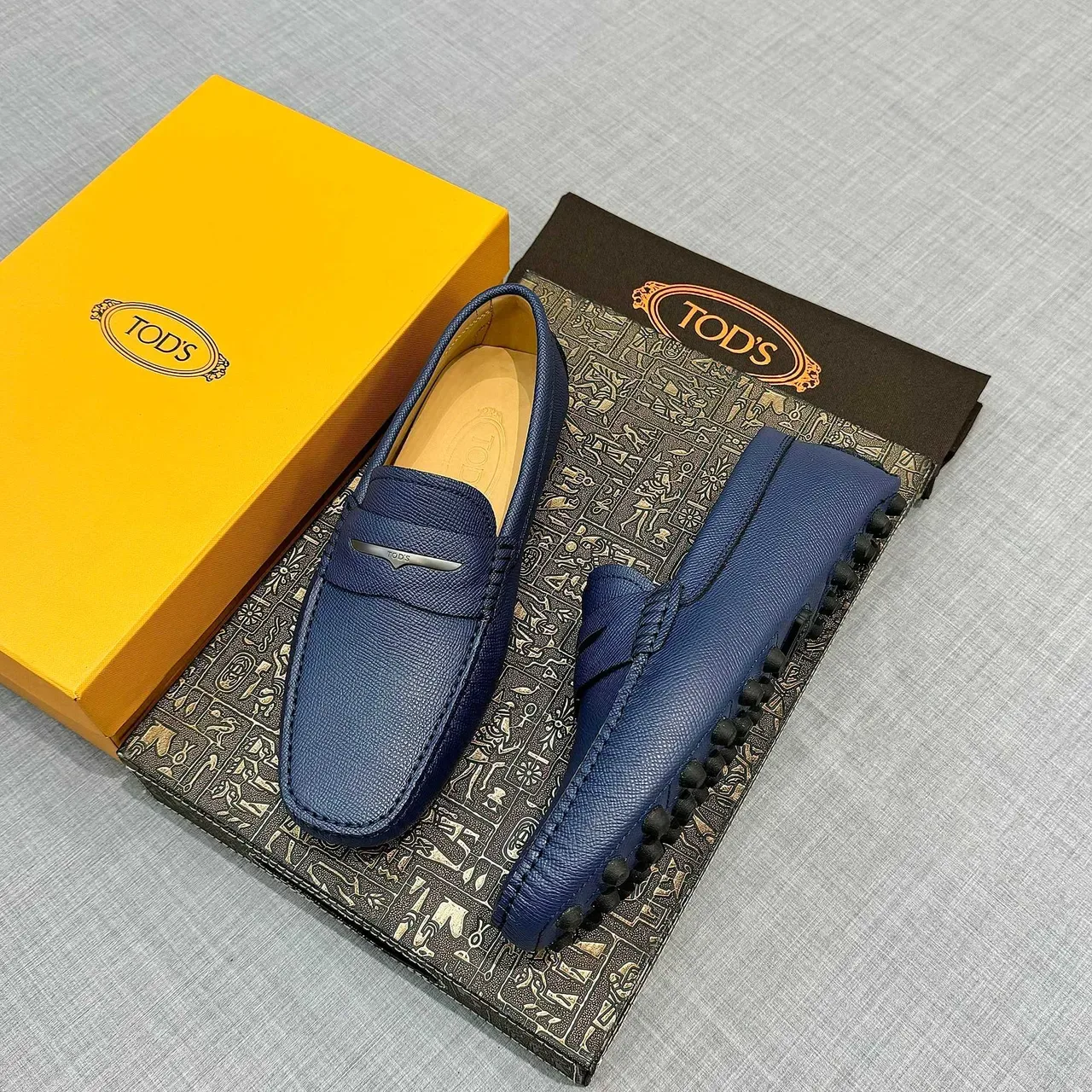 مكاسين Tod's Gommino جلد مقرمش أزرق بحري سلايب أون 2