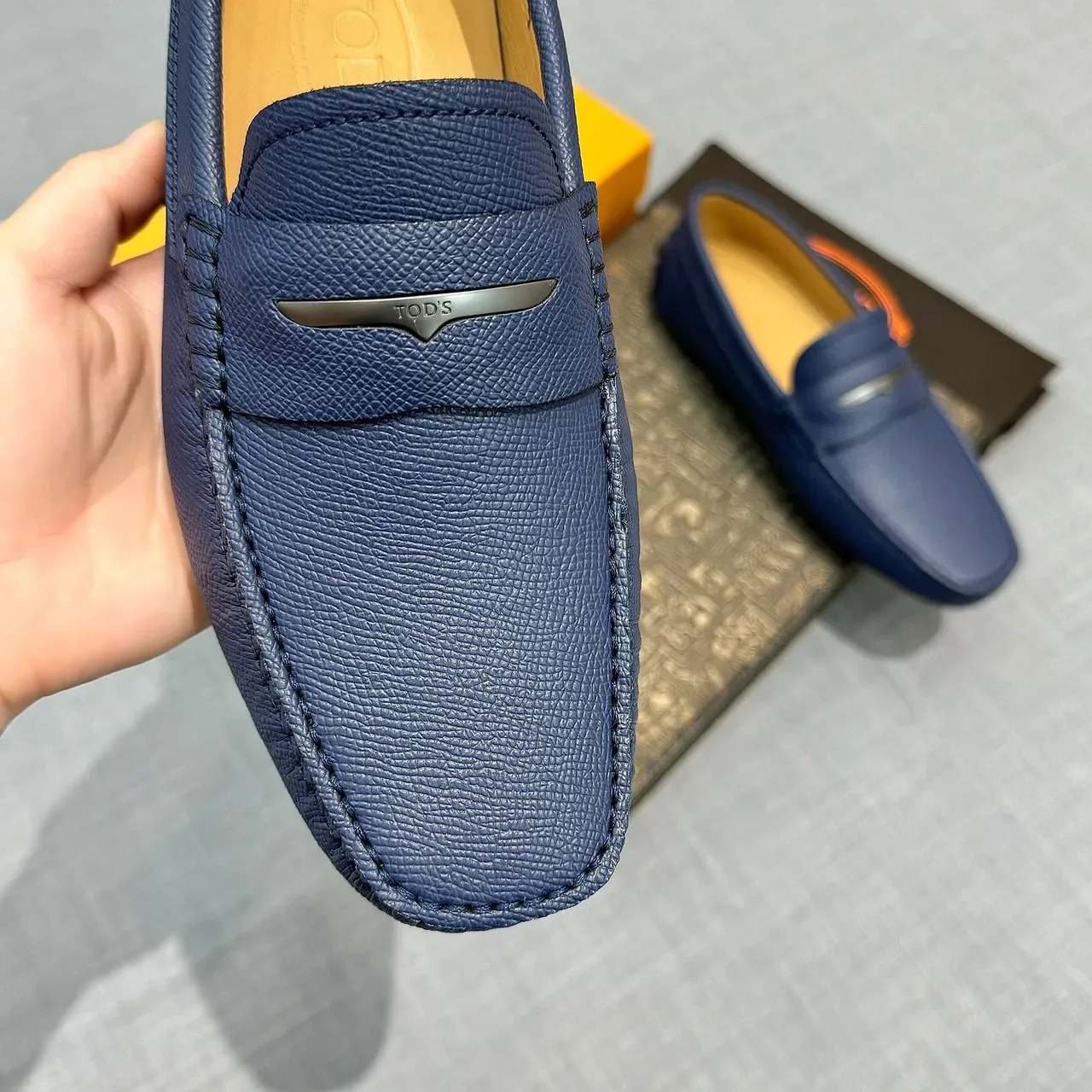 مكاسين Tod's Gommino جلد مقرمش أزرق بحري سلايب أون 4