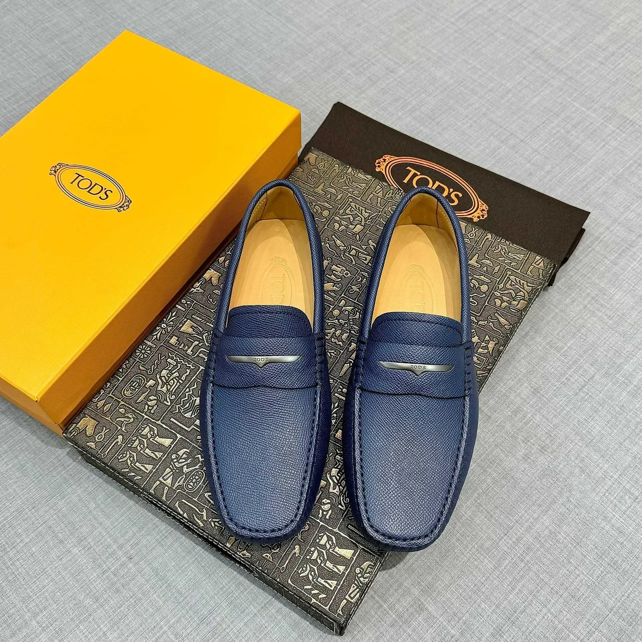 مكاسين Tod's Gommino جلد مقرمش أزرق بحري سلايب أون 6