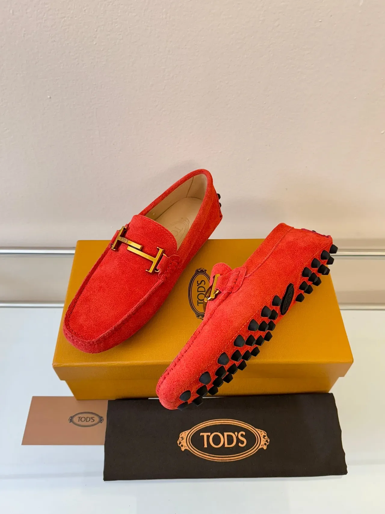 حذاء Tod's Gommino H-Bit أحمر من السويد 2