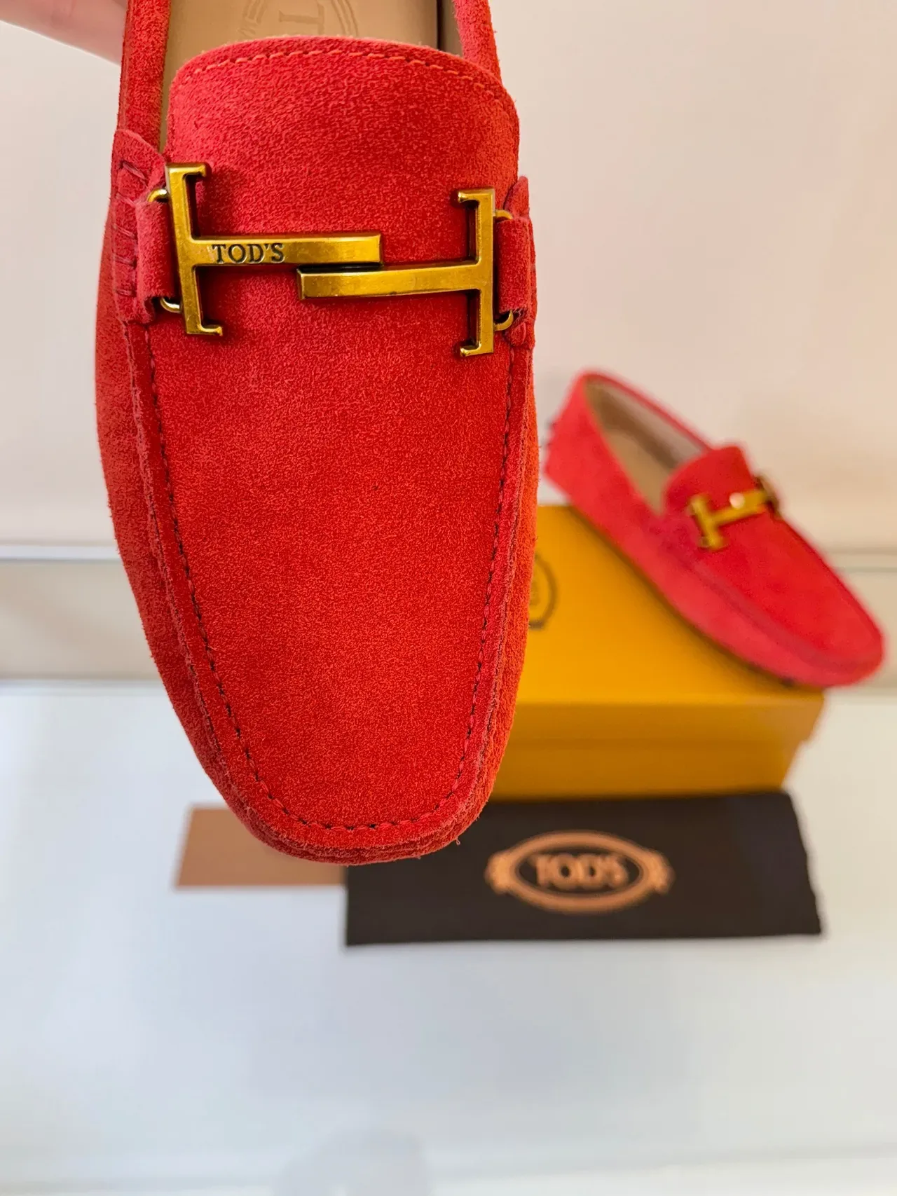 حذاء Tod's Gommino H-Bit أحمر من السويد 3