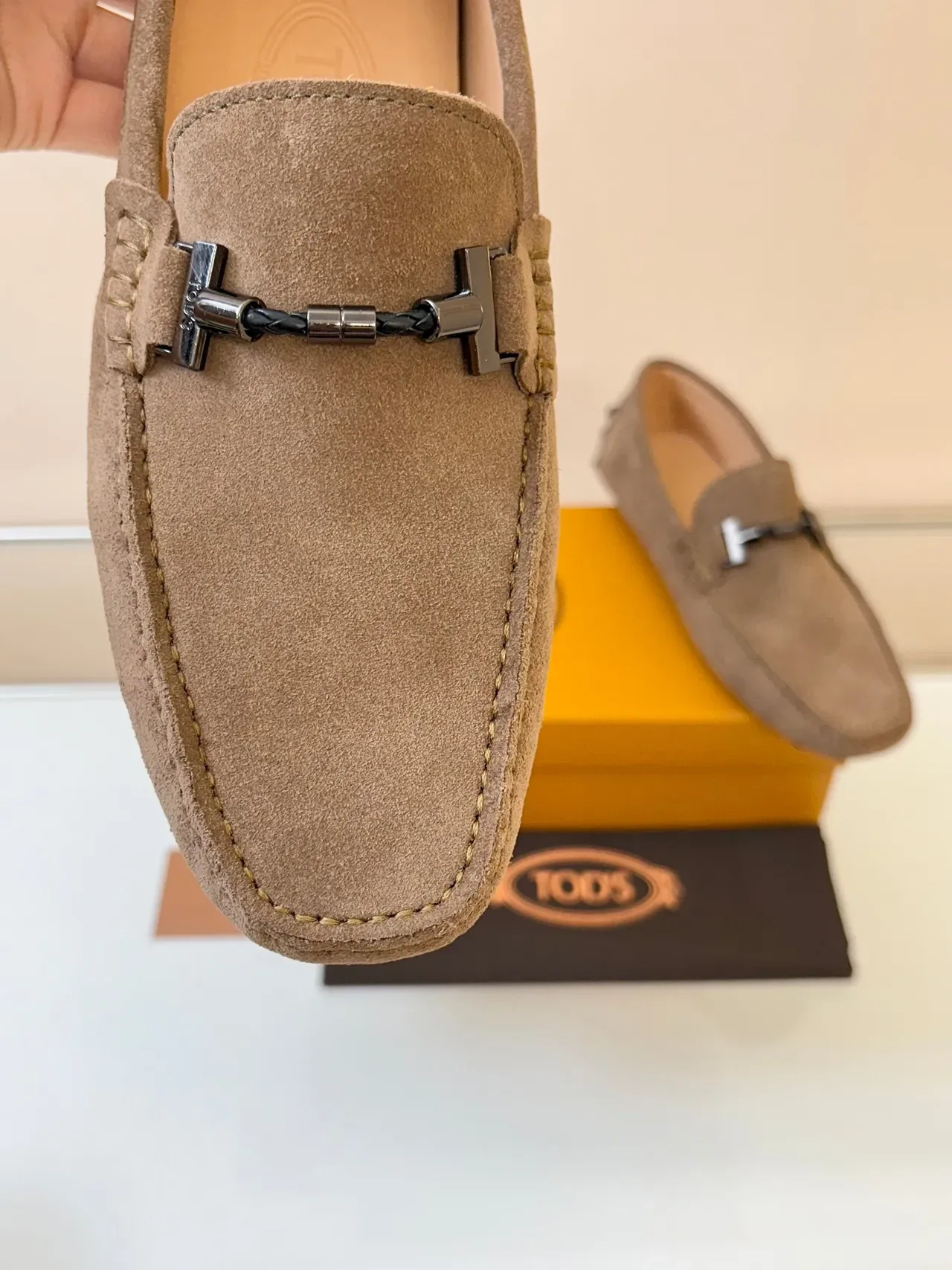 Mocassins Tod's Gommino de camurça cor tan com sola de tachas de cavalo 3