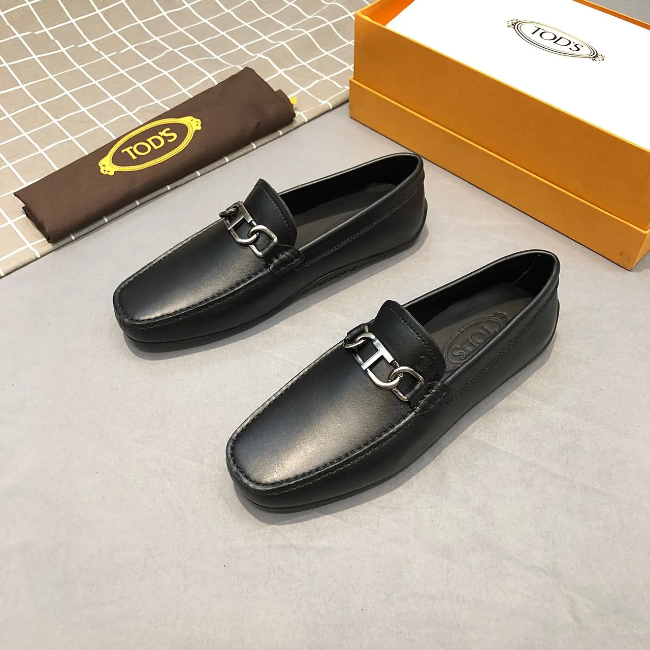Tod's Horsebit Loafer Mocassins de Couro Preto 2