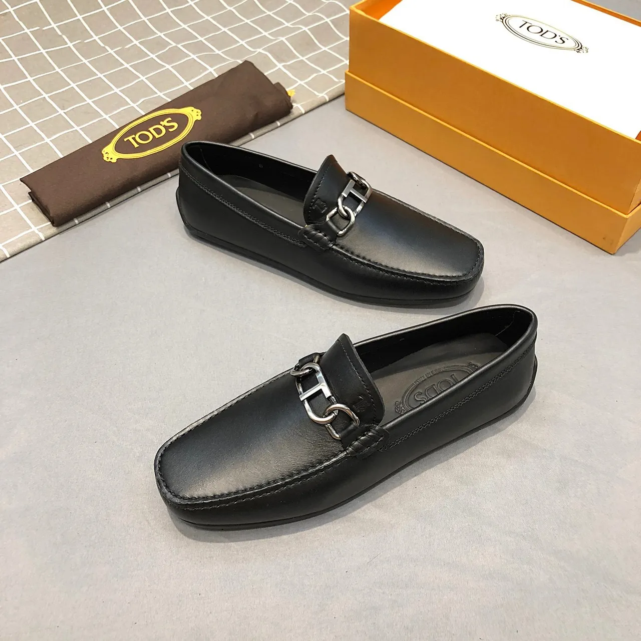 Tod's Horsebit Loafer Mocassins de Couro Preto 3