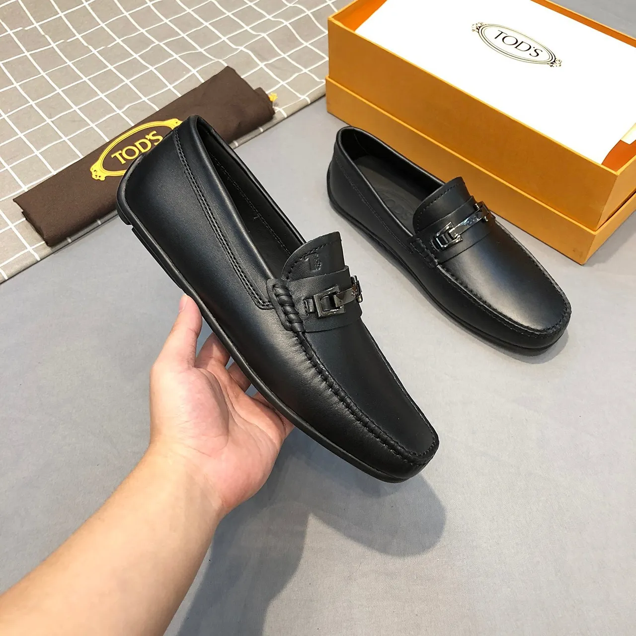 Tod's Horsebit Loafer Black Silver Smooth Leather Square-Toe Loafer 9