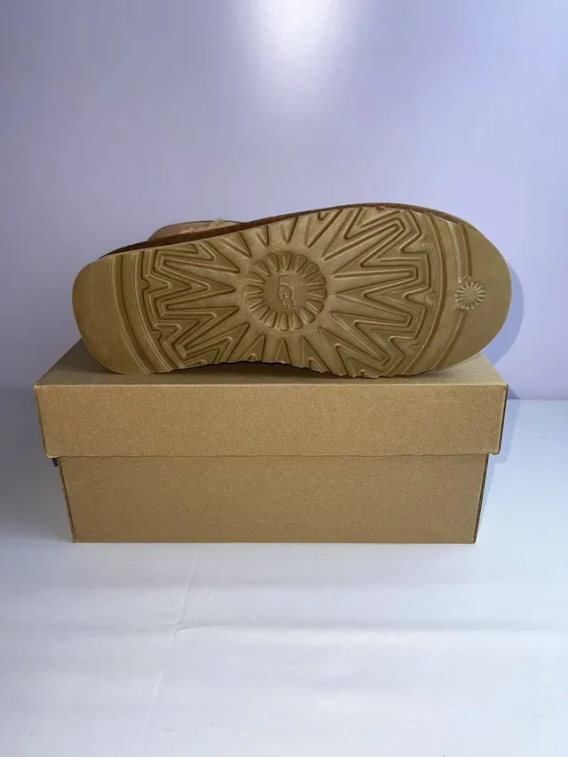 UGG 米色麂皮上部折叠领雪靴 2