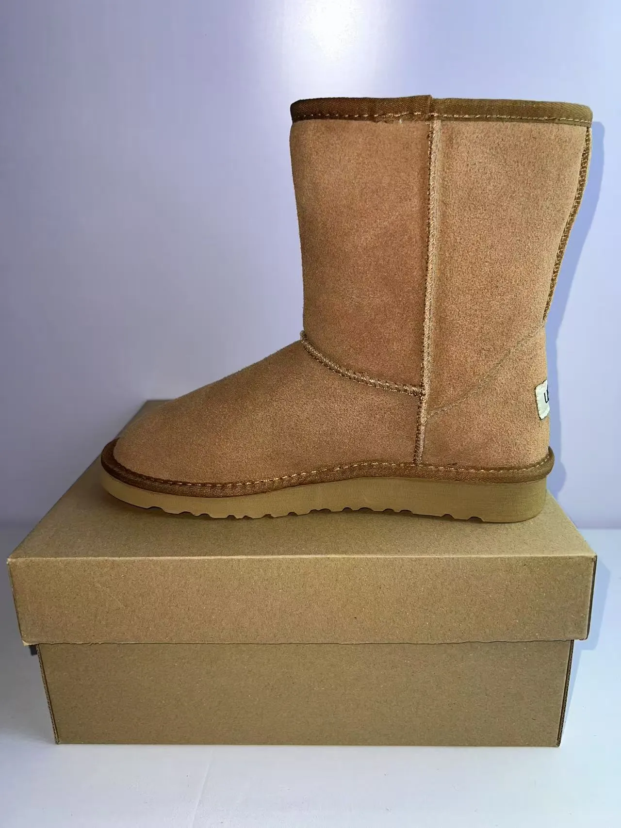 UGG 米色麂皮上部折叠领雪靴 4