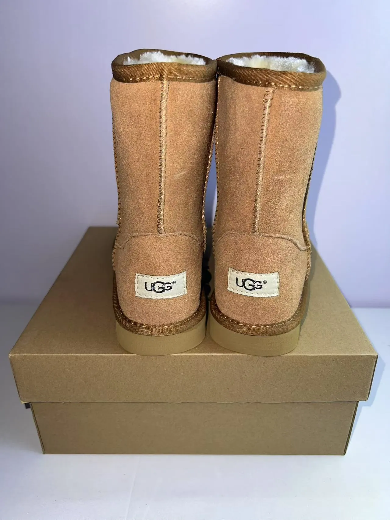 UGG 米色麂皮上部折叠领雪靴 5