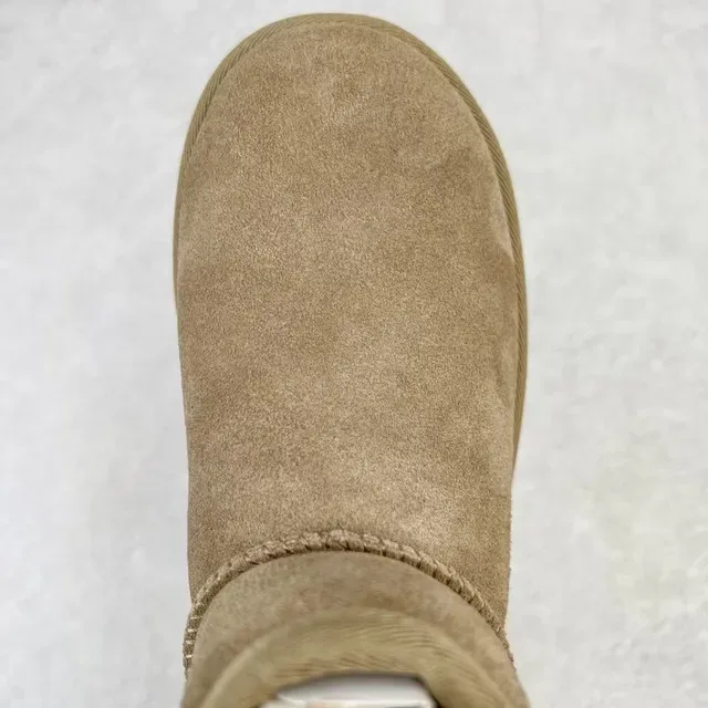 UGG حذاء ثلجي بيج سويد منصة 4
