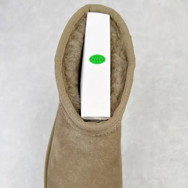 UGG حذاء ثلجي بيج سويد منصة 5