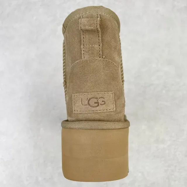 UGG حذاء ثلجي بيج سويد منصة 8