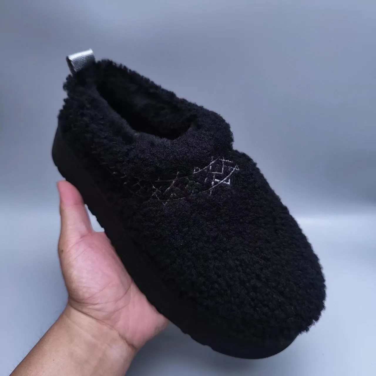 UGG Black Silver Platform Sole Shearling-Like Bouclé Upper Casual Shoes 7