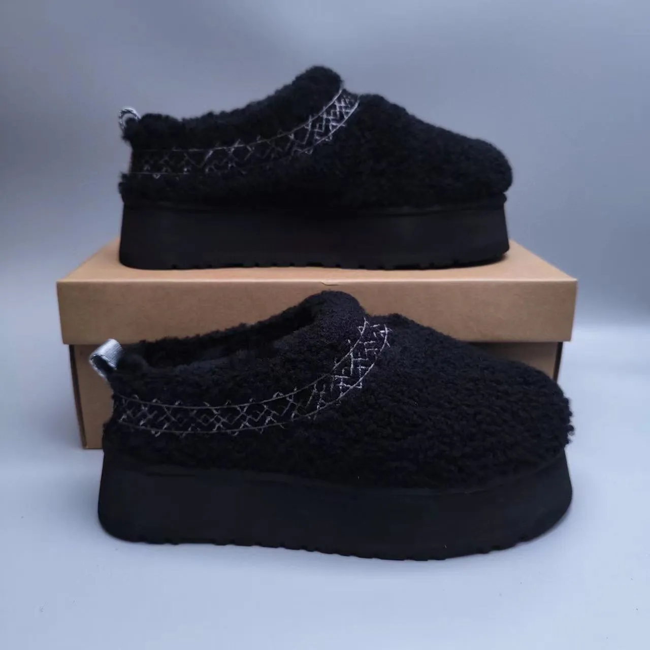 UGG Black Silver Platform Sole Shearling-Like Bouclé Upper Casual Shoes 8