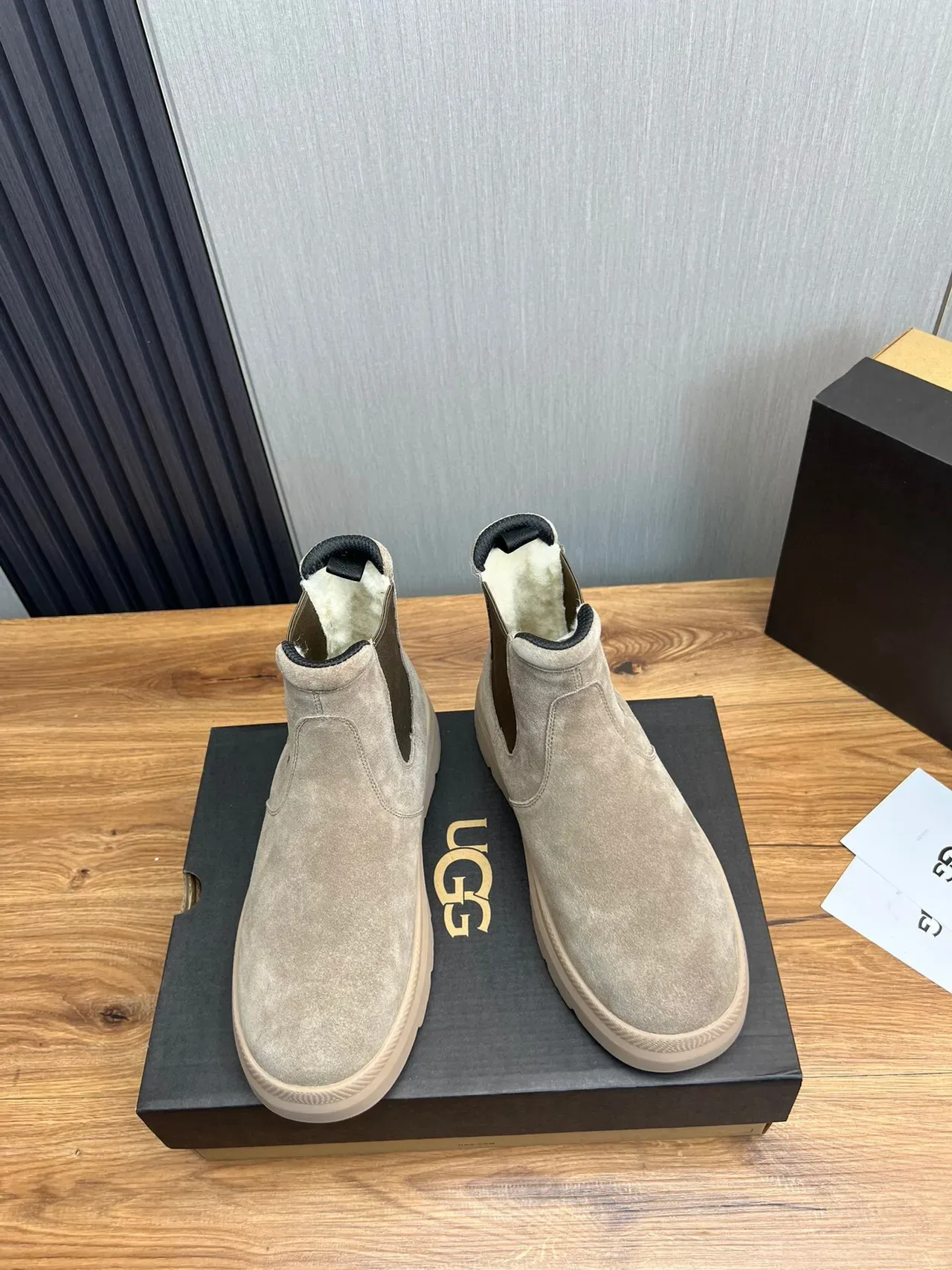 UGG Chelsea Boot Beige White Suede Upper Elastic Side Gussets Chelsea Boots 2
