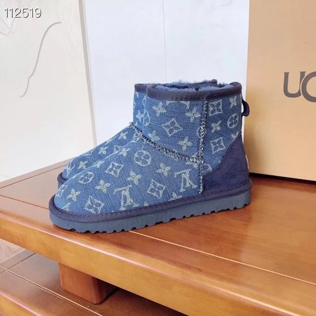 UGG Classic Short Black Snow Boots 4