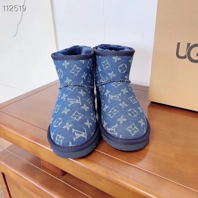 UGG Classic Short Black Snow Boots 5