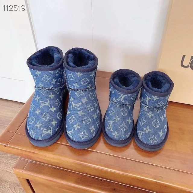 UGG Classic Short Black Snow Boots 6