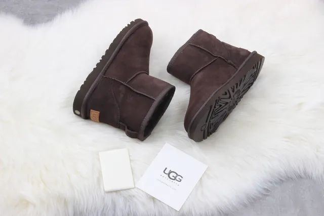 UGG Classic Short Brown Suede Shearling-Lined Snow Boots 3