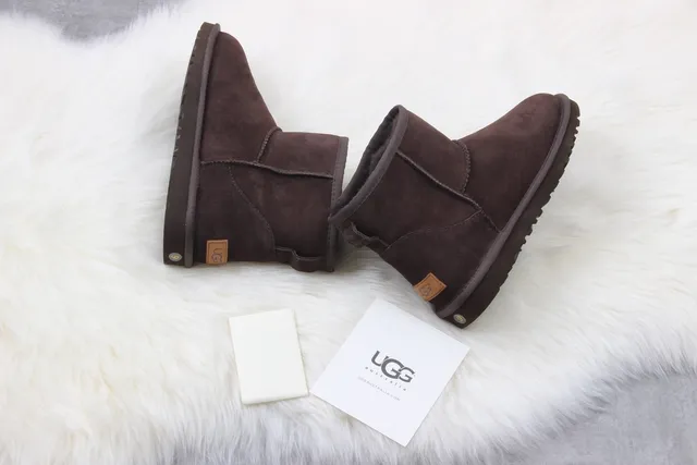 UGG Classic Short Brown Suede Shearling-Lined Snow Boots 4