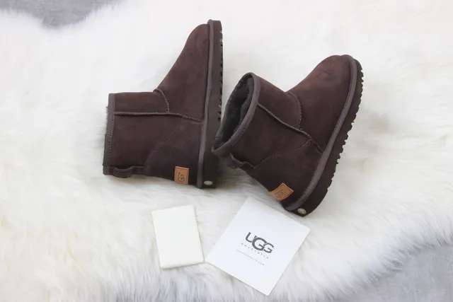 UGG Classic Short Brown Suede Shearling-Lined Snow Boots 5