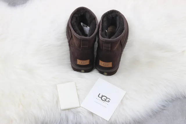UGG Classic Short Brown Suede Shearling-Lined Snow Boots 6