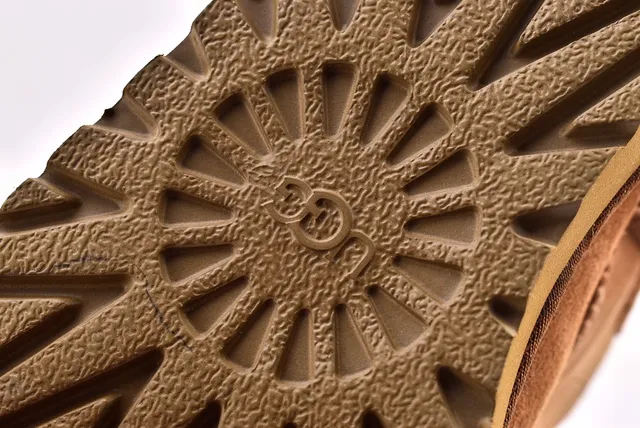 UGG Classic Short Chestnut Suede Shearling-Lined Snow Boots 7
