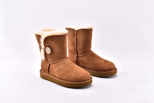 UGG Classic Short Chestnut Suede Shearling-Lined Snow Boots 9