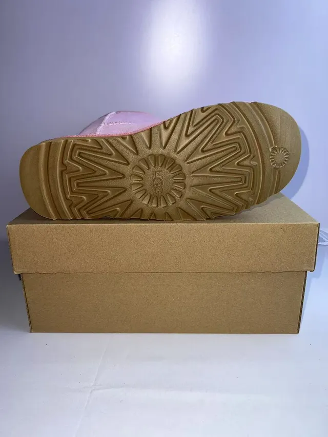 UGG ক্লাসিক ছোট গোলাপি সুয়েড বরফের জুতো 2