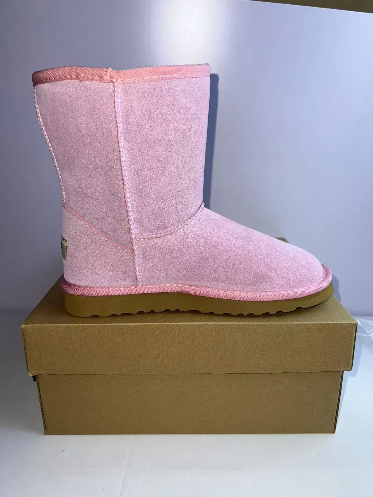 UGG ক্লাসিক ছোট গোলাপি সুয়েড বরফের জুতো 3