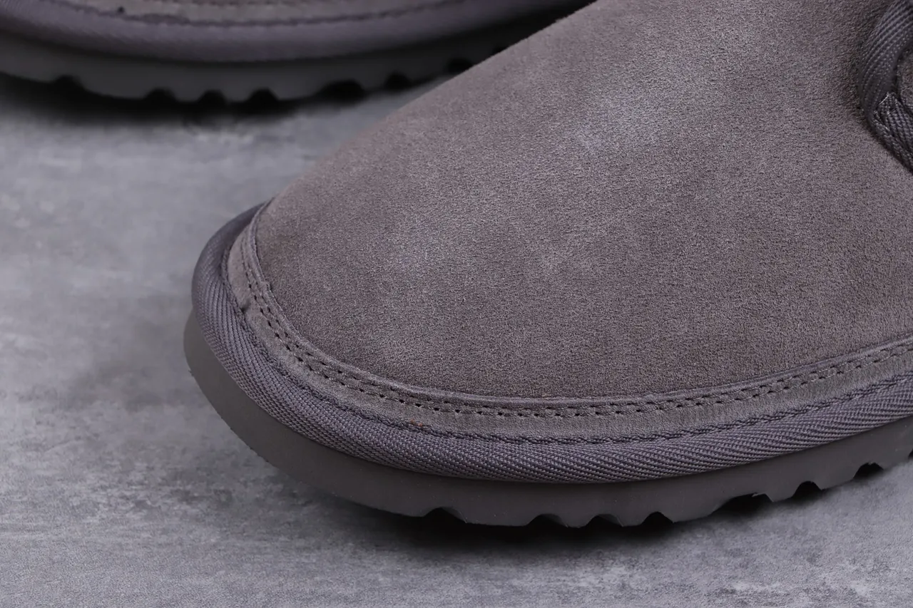 UGG Tasman Botas de Nieve de Ante Gris con Forro de Cordero y Cordones 4