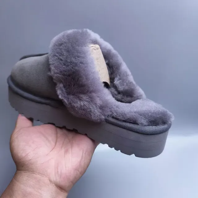 UGG Tasman ধূসর সুয়েড শিয়ারলিং লাইন্ড প্ল্যাটফর্ম স্লিপার্স 3