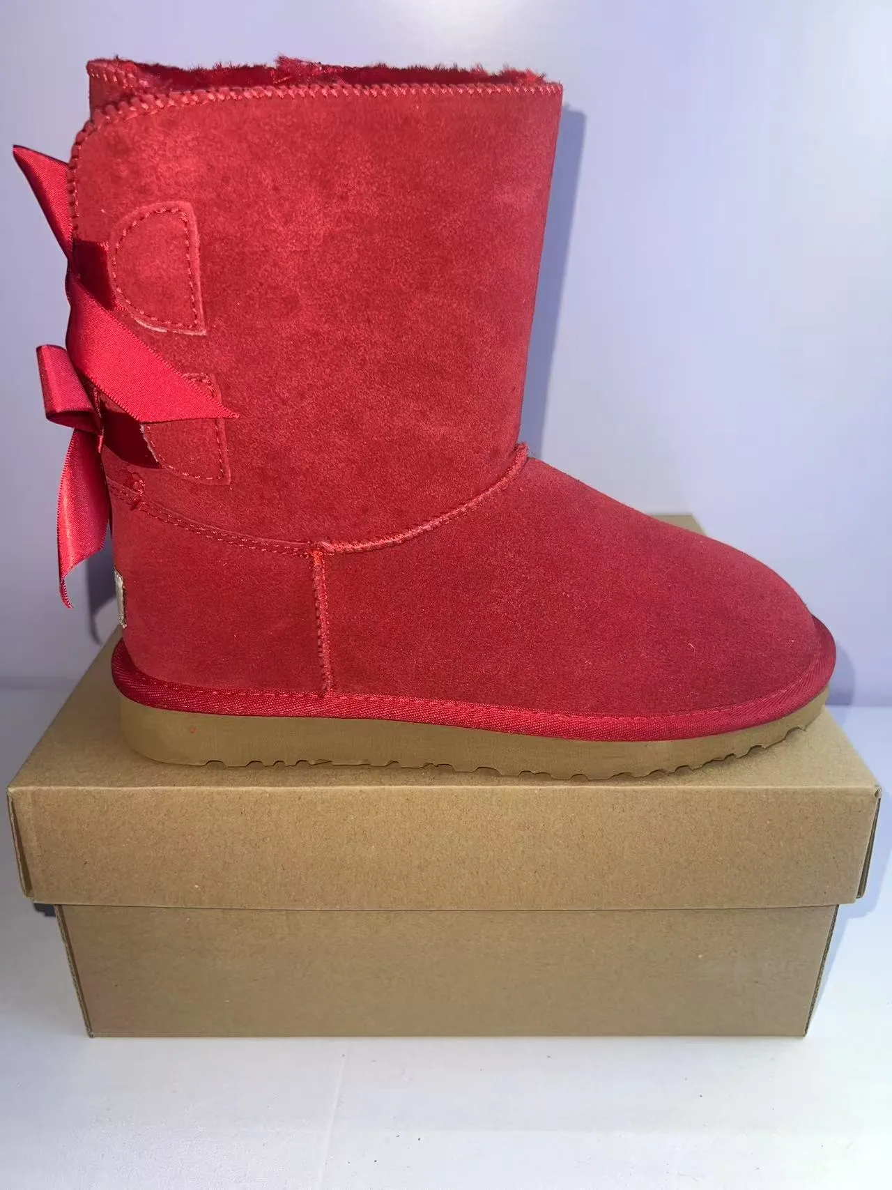 UGG Tasman Bottes de Neige Rouge Beige avec empeigne imitant le suède, ruban de satin lacets croisés 4