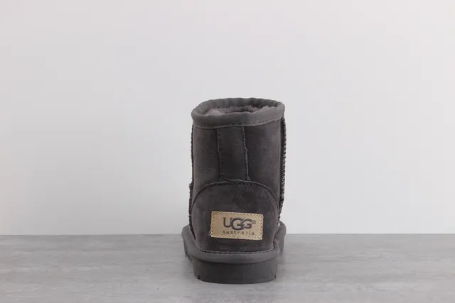 UGG Tasman أحذية ثلجية مع جرافيك أسنان القرش 5