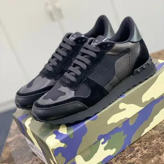 Valentino أسود أخضر عسكري كامو فلا ج بانلينج هرم مسامير ديتيلينج أحذية رياضية أسلوب حياة