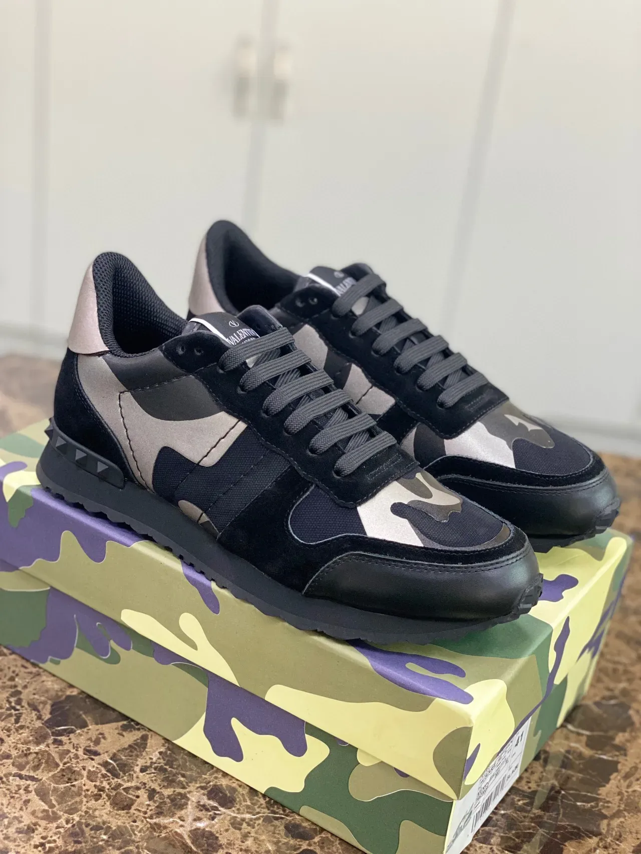Valentino Chaussures Lifestyle Noir Argent Camo-Paneled avec Tacón Studded 2