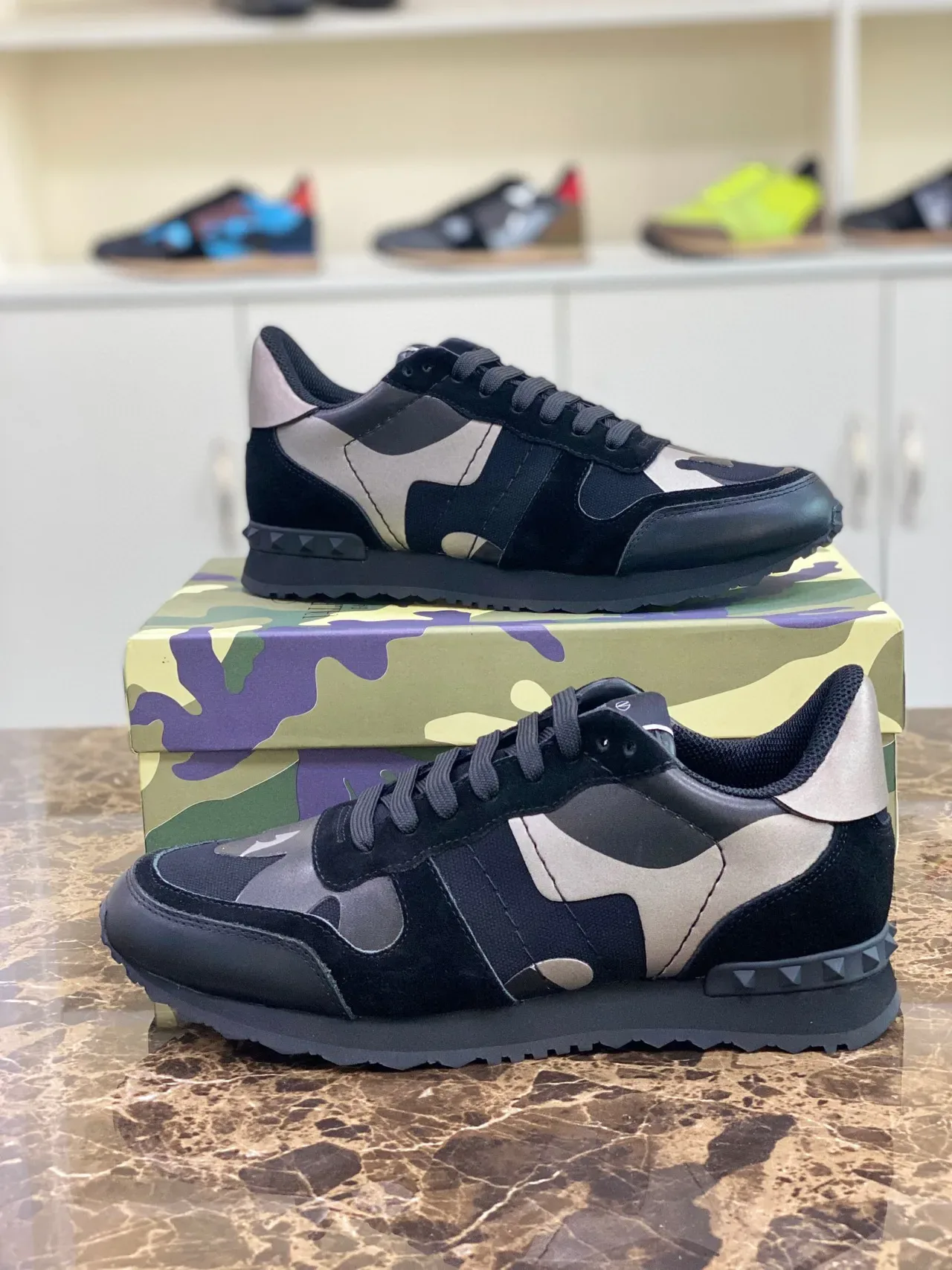 Valentino Chaussures Lifestyle Noir Argent Camo-Paneled avec Tacón Studded 7
