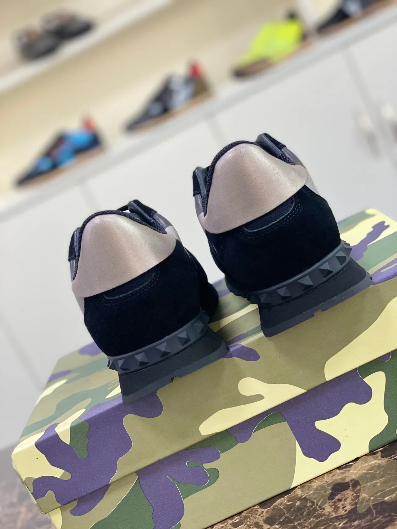 Valentino Chaussures Lifestyle Noir Argent Camo-Paneled avec Tacón Studded 8