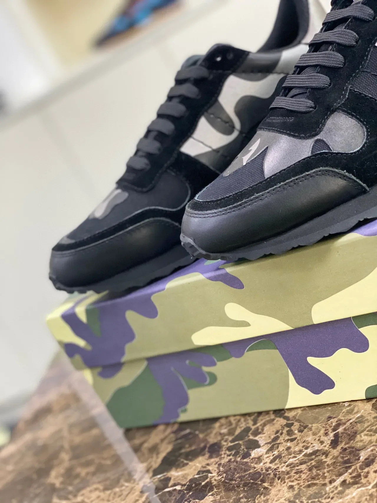Valentino Chaussures Lifestyle Noir Argent Camo-Paneled avec Tacón Studded 9
