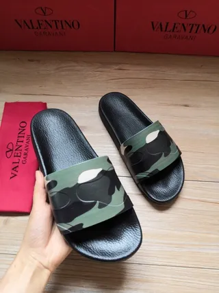 Valentino Alça Camuflada Chinelo Preto 2