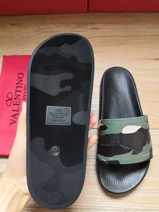 Valentino Alça Camuflada Chinelo Preto 3