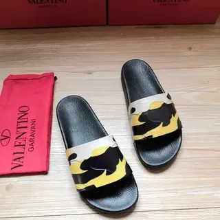Valentino Garavani Camo Slide pantuflas negras amarillas blancas
