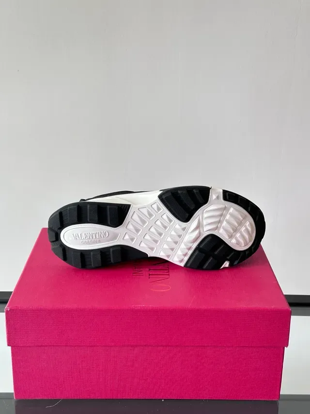 Valentino Rockstud Noir Blanc Semelle Plateforme Épaisse Maille Et Superposition Synthétique Construction Sneakers Lifestyle 2