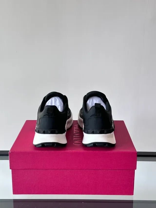 Valentino Rockstud Noir Blanc Semelle Plateforme Épaisse Maille Et Superposition Synthétique Construction Sneakers Lifestyle 3