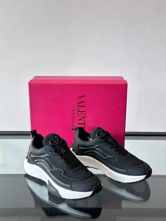 Valentino Rockstud Noir Blanc Semelle Plateforme Épaisse Maille Et Superposition Synthétique Construction Sneakers Lifestyle 4
