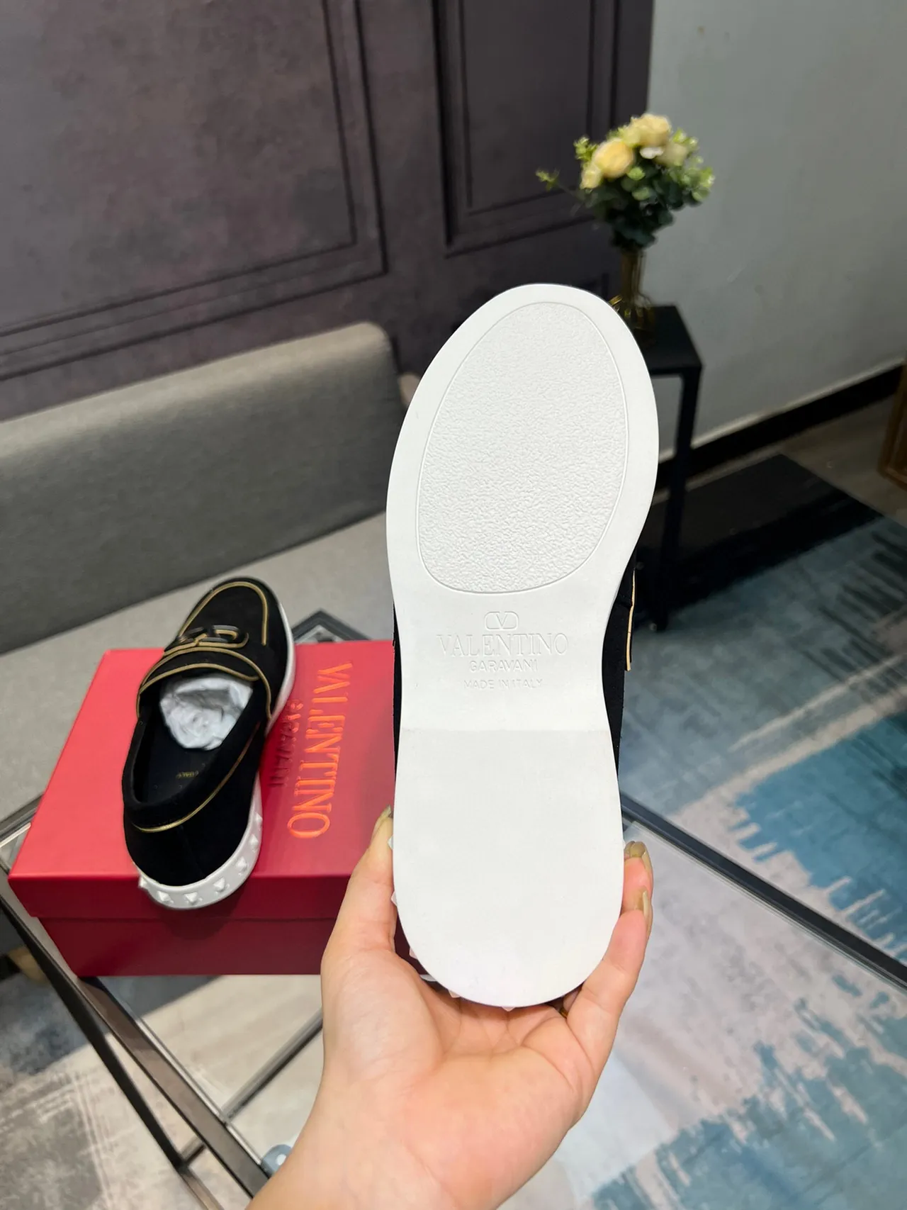 Valentino Rockstud Loafer Couro camurça preto com borda dourada sola com rebites Loafer 7