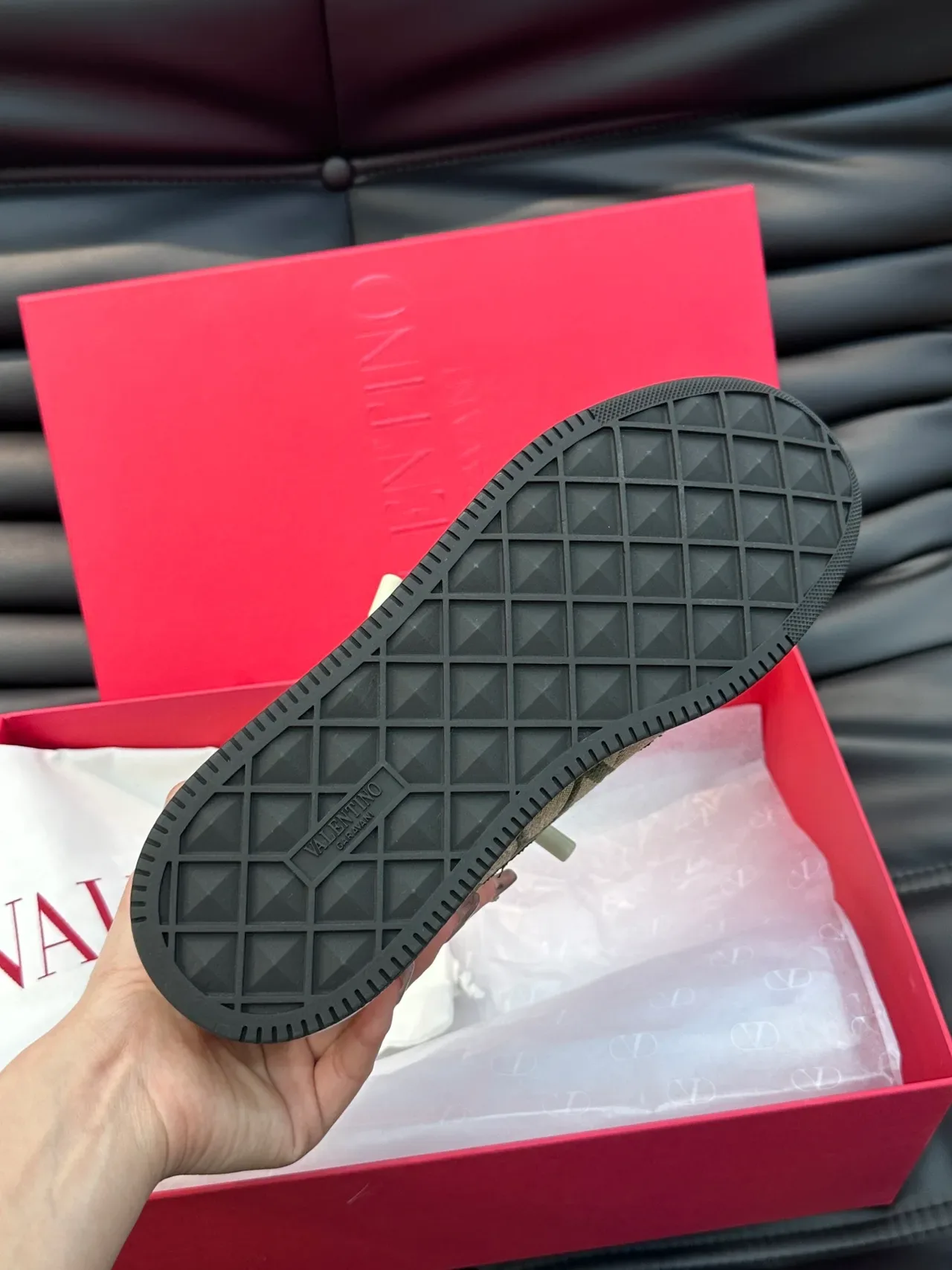 Sneakers chunky Valentino Rockstud V-Logo vert olive blanc noir 2