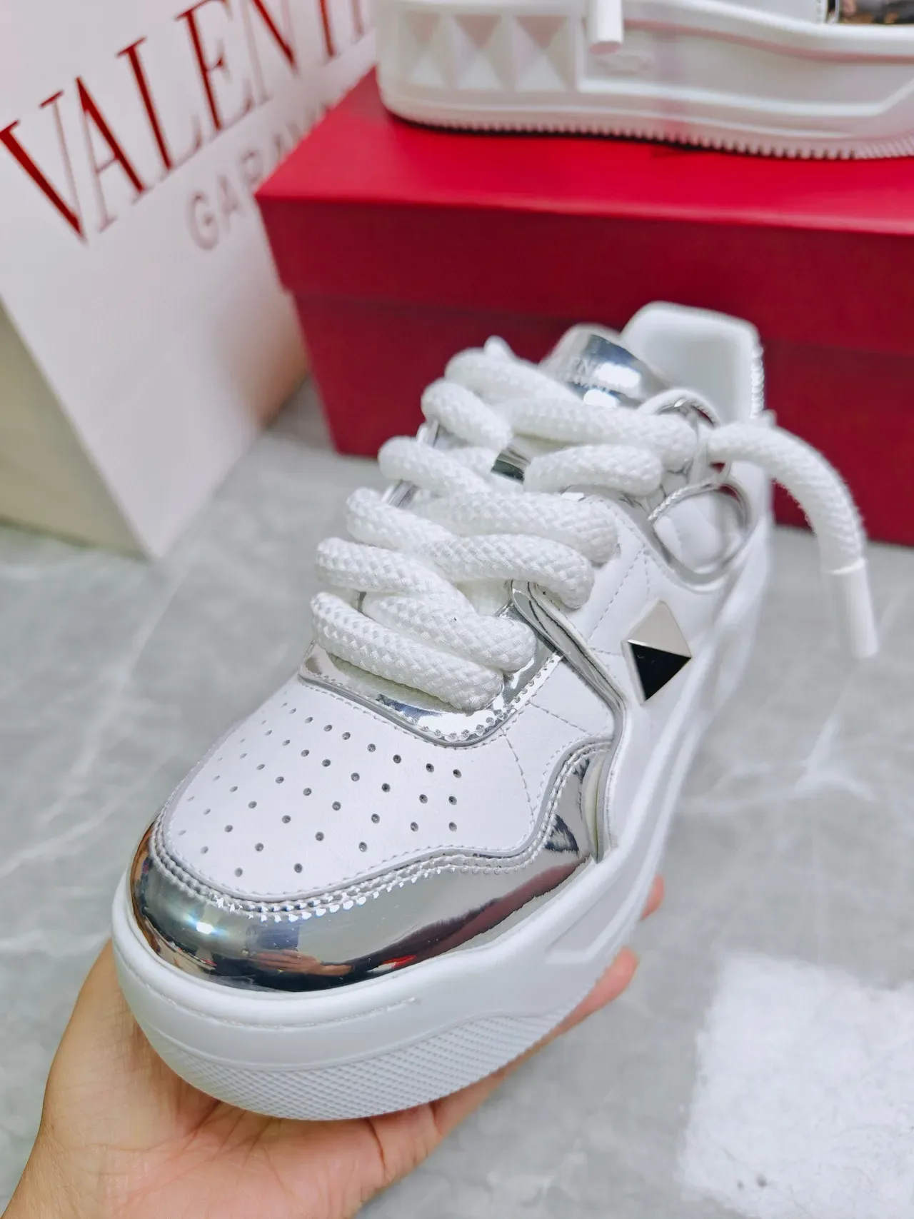 Valentino Rockstud Baskets Lifestyle Blanches et Argentées Métalliques 7